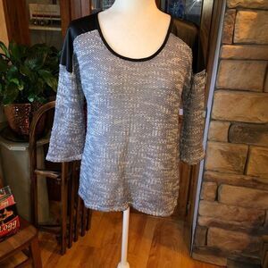 GB sweater by Gianni Bini size Medium in EUC